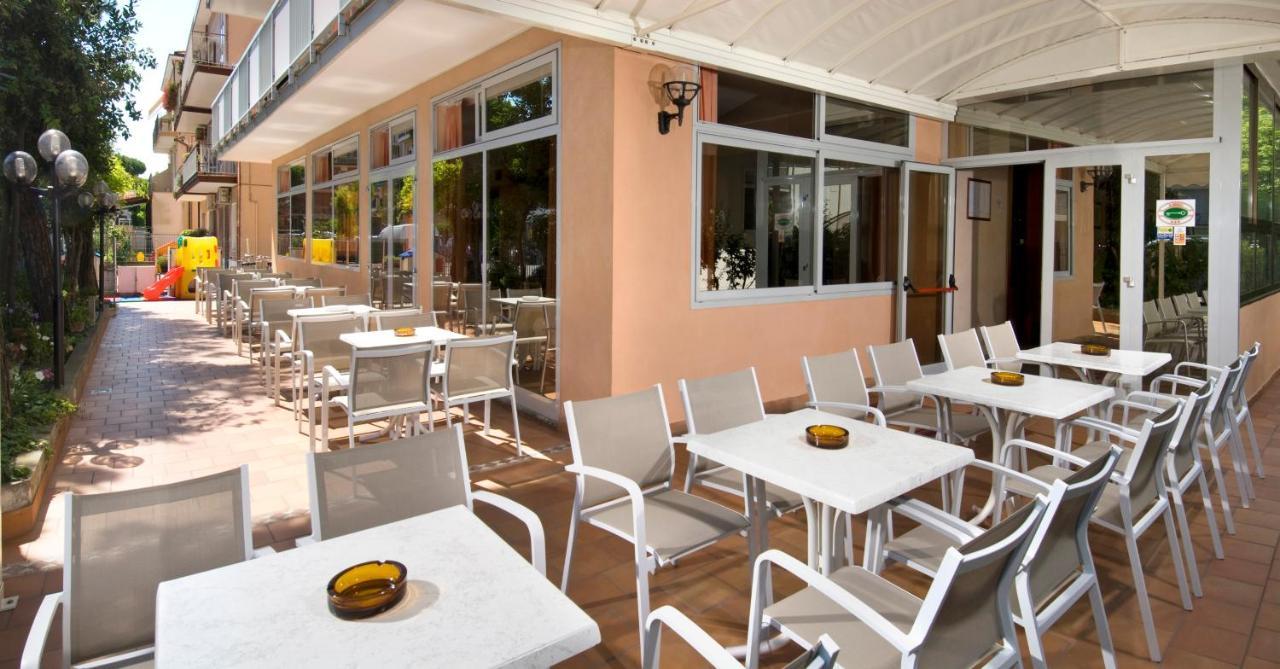 Hotel Casadei Ріміні Екстер'єр фото