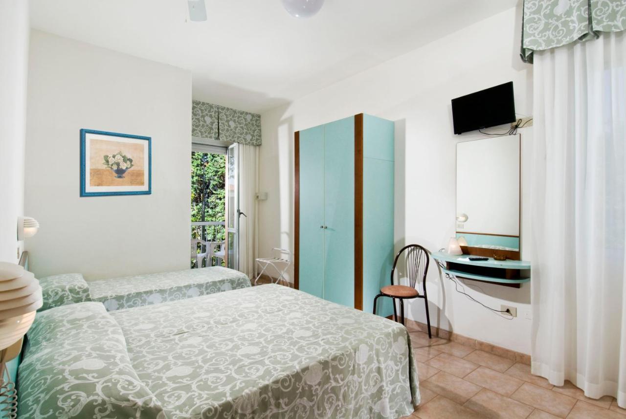 Hotel Casadei Ріміні Екстер'єр фото