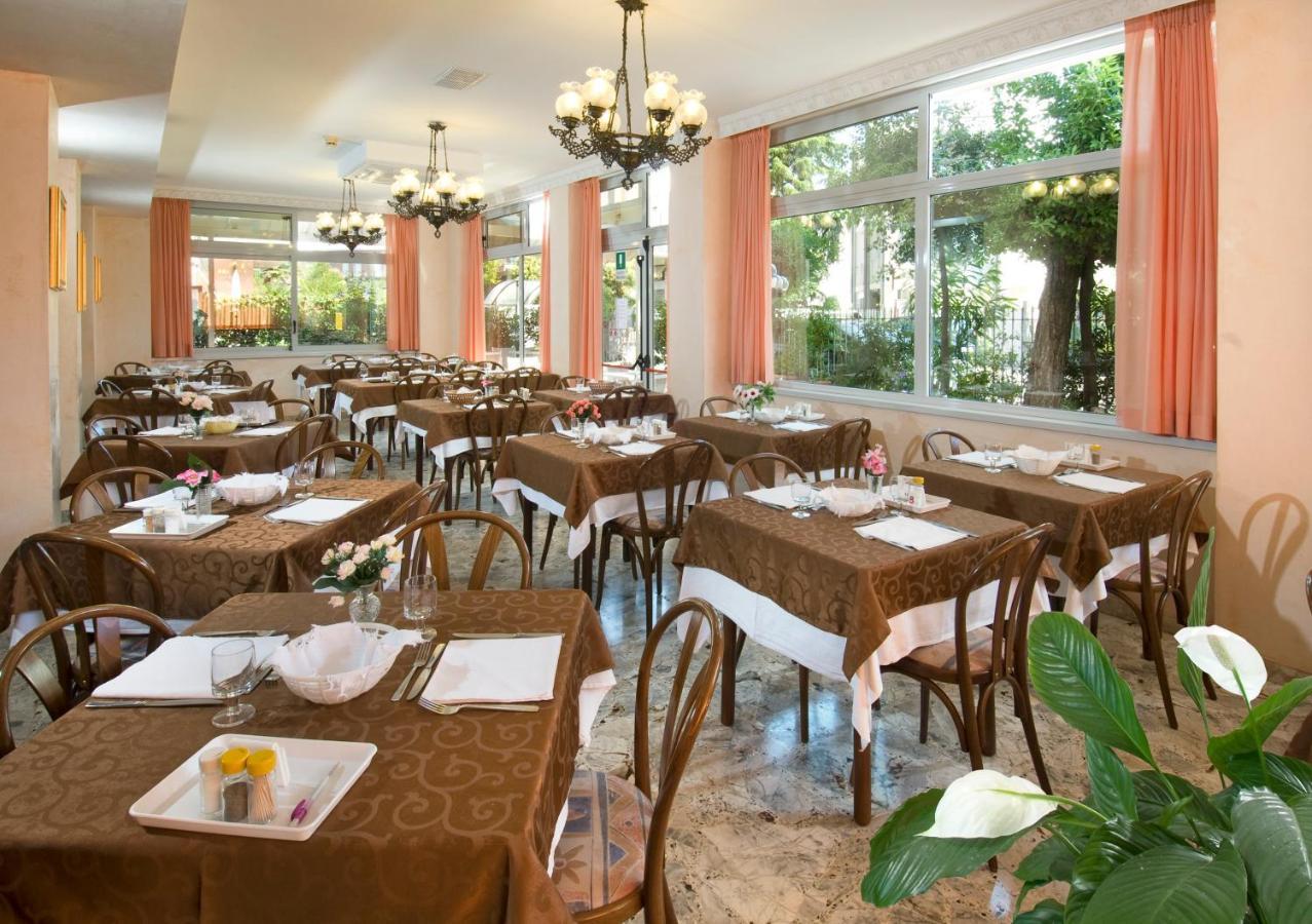 Hotel Casadei Ріміні Екстер'єр фото