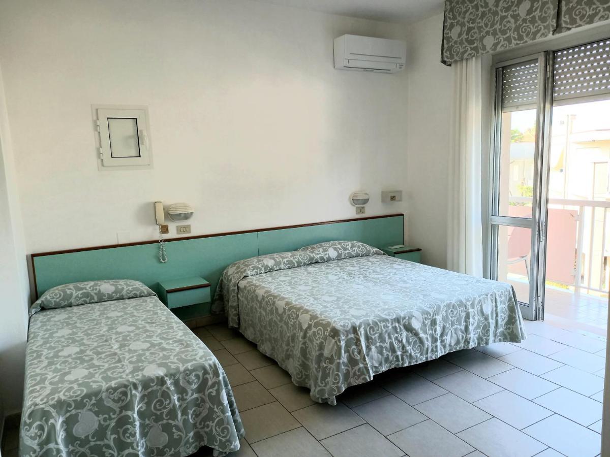 Hotel Casadei Ріміні Екстер'єр фото