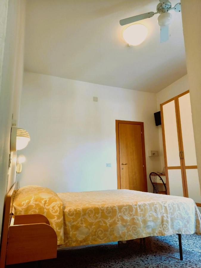 Hotel Casadei Ріміні Екстер'єр фото